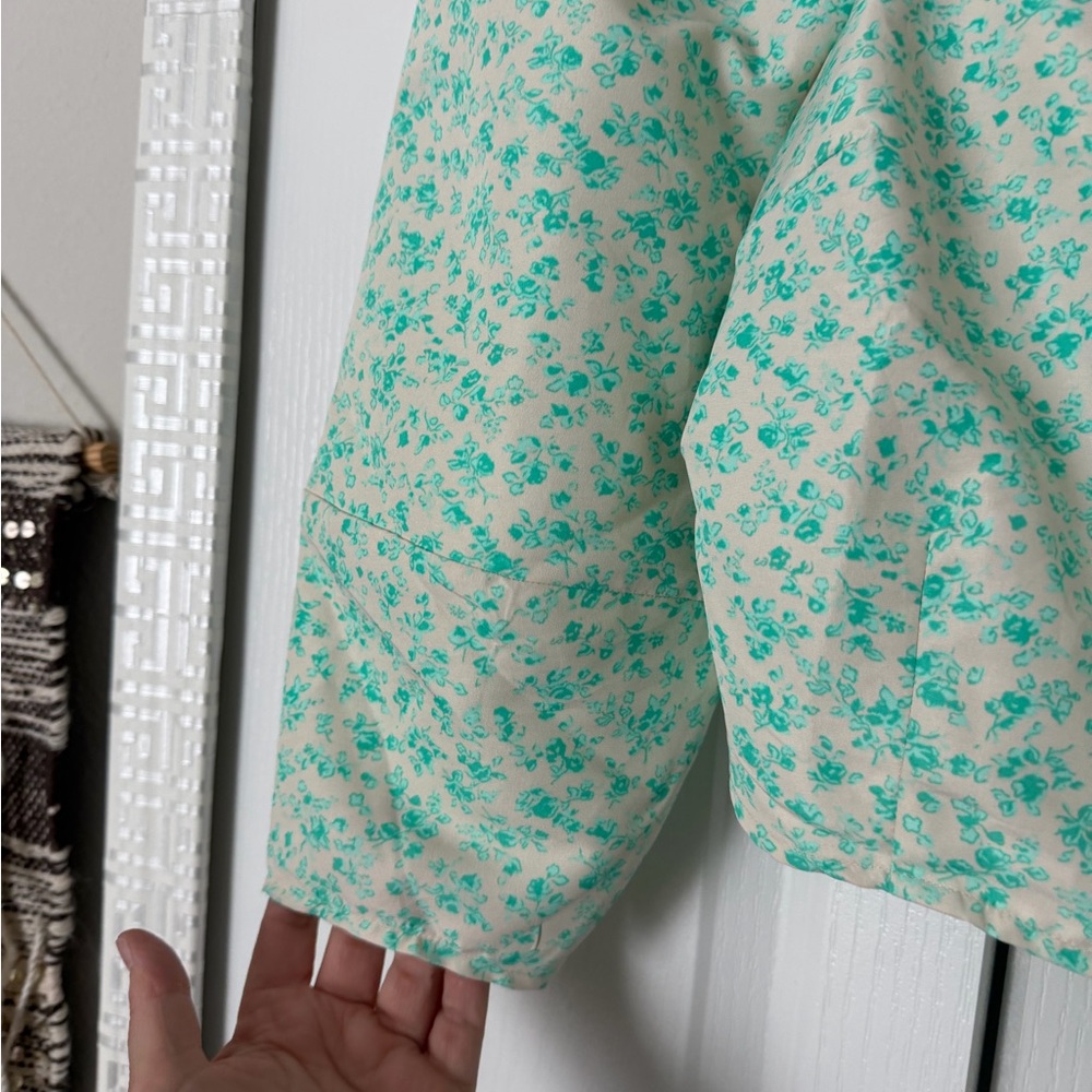 Levi’s Floral Square-Neck Puff Sleeve Crop Top - Picture 4 of 9